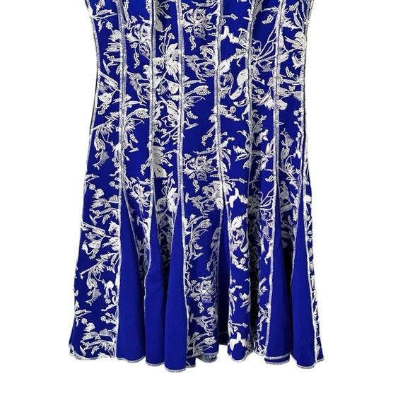 Tadashi Shoji Sleeveless Blue White Floral Embroidered Pleated Dress - Picture 3 of 9